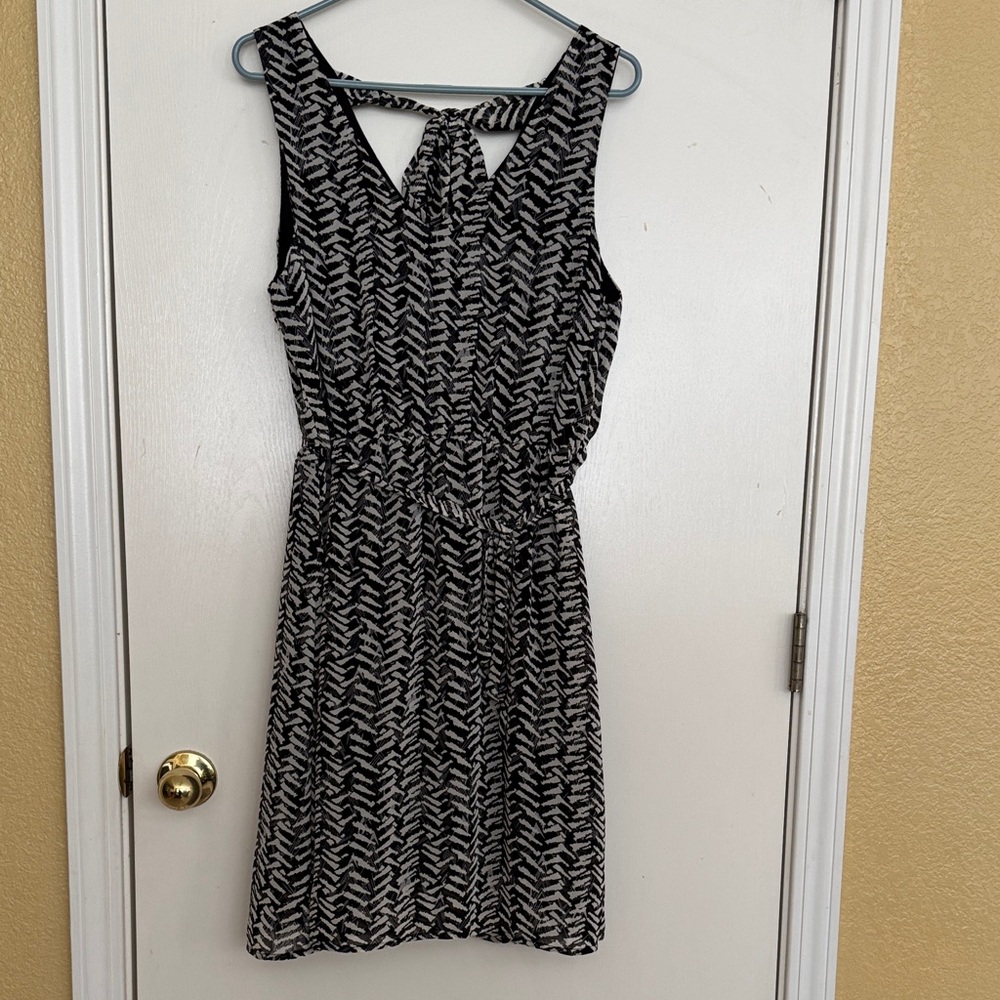 Avon Studio 1886 Sleeveless Peek-A-Boo Back Dress - Size M